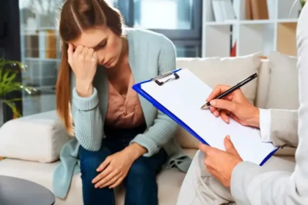 Mulher em atendimento psicológico