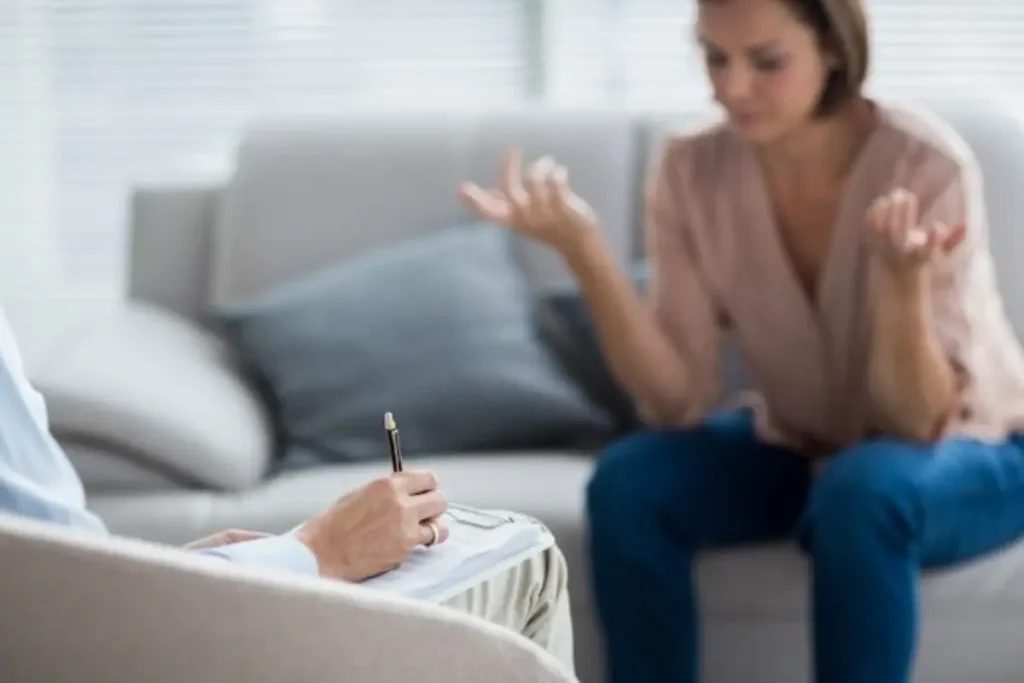 Mulher em atendimento terapêutico