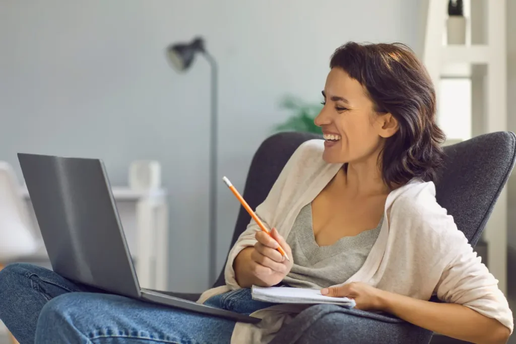 Mulher em consulta psicológica online