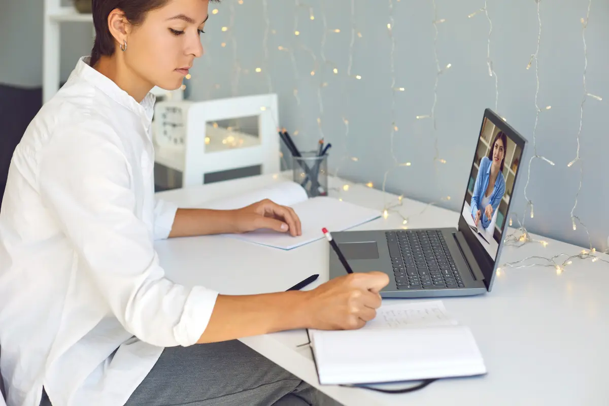 Psicoterapia Online Uma Alternativa Prática para Cuidar da MentePsicoterapia Online Uma Alternativa Prática para Cuidar da Mente  (Imagem: Reprodução da Internet)