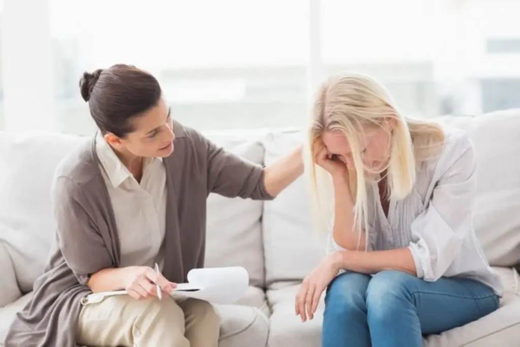 Mulher em atendimento psicológico